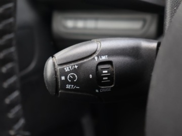 Peugeot 2008 I SUV Facelifting 1.2 PureTech 110KM 2017 Peugeot 2008 1.2 PureTech, Salon Polska, Navi, zdjęcie 15