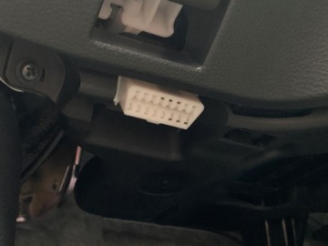 Крышка порта OBD2 Toyota Corolla Suzuki Swace