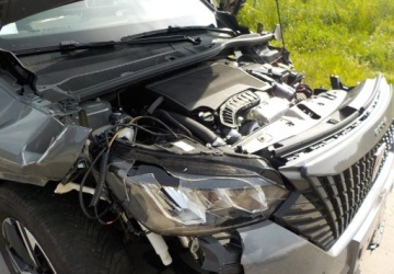 Peugeot 2008 II SUV Facelifting 1.2 PureTech 130KM 2024 Peugeot 2008 Okazja 1.2 Benzyna 130KM, zdjęcie 4