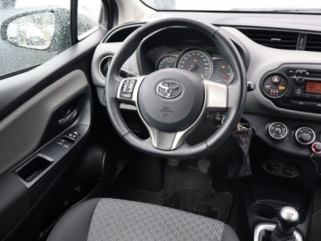 Toyota Yaris III Hatchback 5d Facelifting 1.0 VVT-i 69KM 2014 Toyota Yaris 1.0 VVT-i, Salon Polska, Serwis ASO, zdjęcie 6