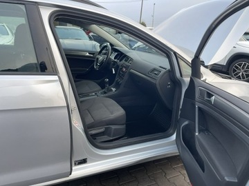 Volkswagen Golf VII Variant Facelifting 1.6 TDI-CR DPF BMT 115KM 2020 Volkswagen Golf Klimatronik Czujniki parkowania, zdjęcie 5