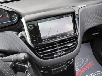 Peugeot 2008 I SUV Facelifting 1.2 PureTech 130KM 2018 Peugeot 2008 Navi Kamera Panorama Klimatronik 1.2 Benzyna 130KM, zdjęcie 23