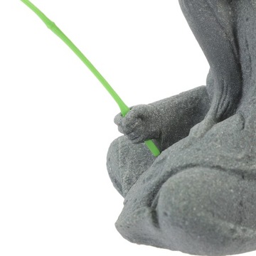 Миниатюрная декоративная фигурка рыбака из смолы.