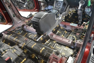 StP Aero Gold светлый + звукоизоляционная пена толщиной 6 мм + бутиловая звукоизоляция с роликовым матом