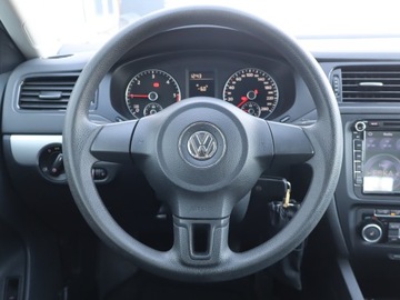 Volkswagen Jetta VI Sedan 1.6 TDI CR DPF 105KM 2011 VW Jetta 1.6 TDI, Klima, Klimatronic, Parktronic, zdjęcie 14