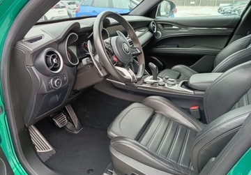 Alfa Romeo Stelvio SUV Facelifting 2.9 510KM 2022 Alfa Romeo Stelvio 2.9 V6 Bi-Turbo Quadrifoglio Q4 aut 2.9 Benzyna 510KM, zdjęcie 8