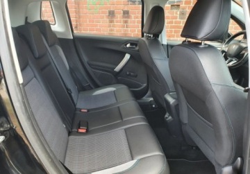 Peugeot 2008 I SUV 1.2 PureTech 110KM 2015 Peugeot 2008 Urban Cross LED Nawigacja GetHelp 1.2 Benzyna 110KM, zdjęcie 11