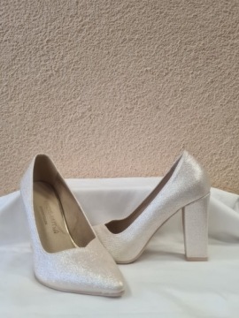 ЗОЛОТЫЕ НАСОСЫ ЛЕЙД НА СТОЛБЕ KRZYŚ-BUT Р.37