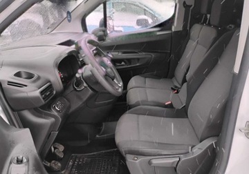 Opel Combo E Kombivan 1.5 Diesel 102KM 2019 Opel Combo 2019r, 1.5 Diesel. Delikatnie przetarty prawy bok. Jezdzi. 1.5, zdjęcie 11