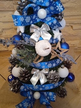 Конус, украшенный в горшке со светодиодным украшением 60 см