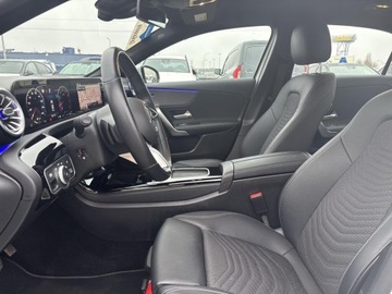 Mercedes Klasa A W177/V177 Hatchback Facelifting 1.3 200 163KM 2023 Mercedes-Benz A 200 Podgrzewana kierownica/ Ambien, zdjęcie 17