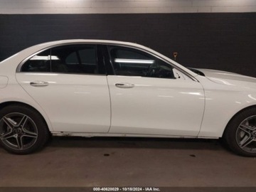 Mercedes Klasa E W213 2021 Mercedes-Benz Klasa E 2021 MERCEDES-BENZ E 350 4MATIC 2.0 Benzyna 255KM, zdjęcie 10