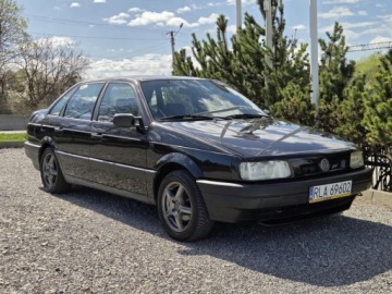 Volkswagen Passat B3 Sedan 1.8 90KM 1990