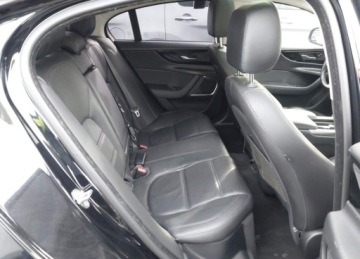 Jaguar XE Sedan Facelifting 2.0 i4P 250KM 2020 Jaguar XE JAGUAR XE S RWD AUTOMATIC 2.0 Benzyna 250KM, zdjęcie 9