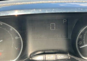 Peugeot 2008 I SUV Facelifting 1.2 PureTech 110KM 2018 Peugeot 2008 Automat Panorama Nawigacja 1.2 Benzyna 110KM, zdjęcie 12