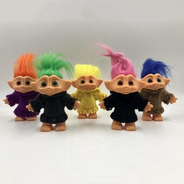 Набор из 2 кукол с яркими волосами, маленького мальчика и фигурки топпера для торта.