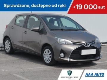 Toyota Yaris III Hatchback 5d Facelifting 1.33 Dual VVT-i 99KM 2016 Toyota Yaris 1.33 Dual VVT-i, Salon Polska