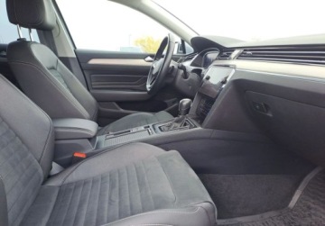 Volkswagen Passat B8 Variant Facelifting 1.5 TSI EVO 150KM 2023 Volkswagen Passat Elegance 1.5 TSI 150 KM DSG Podg. fot Navi Kamera, zdjęcie 9