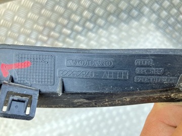 LIŠTA OKNO ČELNÍ LEVÝ VOLVO EC40 C40