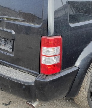 DODGE NITRO 2007- SVĚTLO PRAVÝ ZADNÍ PRAVÁ KOMPLETNÍ EVROPA PĚKNÝ