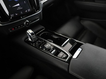 Volvo V90 II Kombi Plug In 2.0 T8 Twin Engine 391KM 2019 Volvo V90 Momentum PHEV T8 AWD automat skóra navi, zdjęcie 27