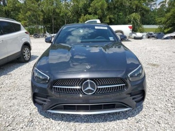 Mercedes Klasa E W213 2022 Mercedes-Benz Klasa E 2022, 2.0L, od ubezpieczalni 2.0 Benzyna 255KM, zdjęcie 2