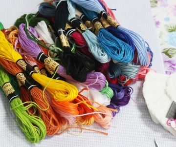 СТРУКТУРА 50 шт. ниток, набор для ВЫШИВКИ, пяльцы, ИГЛЫ.