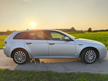 Alfa Romeo 159 Sportwagon 2.4 JTDM 20v 200KM 2006 Alfa Romeo 159 1.9 jtdm 150KM Manual 2006 kombi, zdjęcie 2