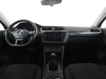 Volkswagen Tiguan II SUV 2.0 TDI 150KM 2019 Volkswagen Tiguan LED klima auto grzane fotele, zdjęcie 14