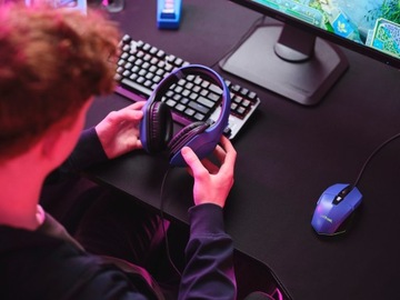 ЛЕГКИЕ ИГРОВЫЕ НАУШНИКИ С ПЕРЕКЛЮЧАТЕЛЕМ ДЛЯ ПК КОНСОЛЬ PS5 XBOX