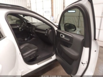 Volvo XC40 2021 Volvo XC 40 T5 R-Design 2021 2.0 Benzyna 248KM, zdjęcie 9