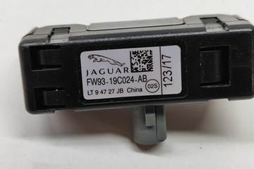 LAND ROVER DISCOVERY L462 ZESILOVAČ ANTÉNY NA KRYT KUFRU FW93-19C02