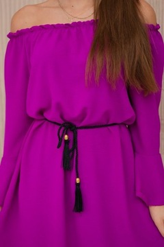 Fioletowa sukienka wiązana w talii sznurkiem