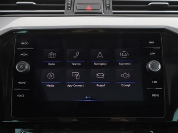 Volkswagen Passat B8 Variant 2.0 TDI BlueMotion SCR 150KM 2019 Volkswagen Passat navi czujniki parkowania, zdjęcie 22