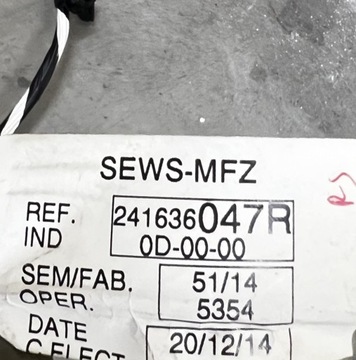 INSTALACE SVAZEK KRYT KUFRU ZADNÍ RENAULT CAPTUR I PŘED FACELIFTEM