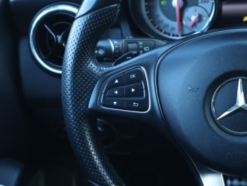 Mercedes CLA C117 Shooting Brake 1.6 200 156KM 2015 Mercedes CLA 200, Automat, Skóra, Xenon, Bi-Xenon, zdjęcie 17