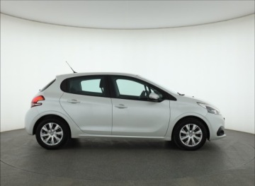 Peugeot 208 I Hatchback 5d Facelifting 1.2 PureTech 82KM 2018 Peugeot 208 1.2 PureTech, Salon Polska, zdjęcie 5