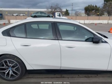 BMW 2024 BMW i5 m60, 2024r., 4x4, zdjęcie 6