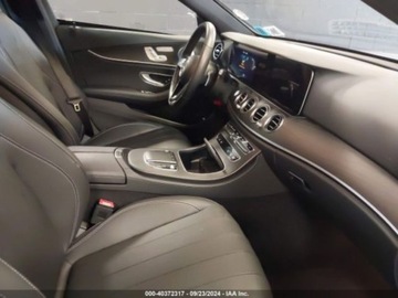 Mercedes Klasa E W213 2022 Mercedes-Benz Klasa E 2022r, 4Matic, 2.0L 2.0 Benzyna 255KM, zdjęcie 8