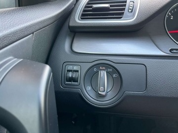 Volkswagen Passat B7 Variant 2.0 TDI CR DPF BlueMotion 140KM 2014 Volkswagen Passat Variant 2.0 diesel 140 KM automat zarej w PL ksiazka, zdjęcie 15