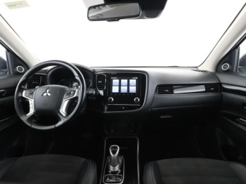 Mitsubishi Outlander III SUV PHEV Facelifting 2020 2.4 PHEV 224KM 2020 Mitsubishi Outlander PHEV automat 4x4 grzane, zdjęcie 15