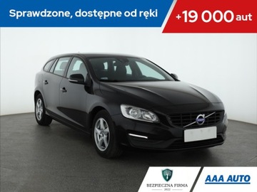 Volvo V60 I Kombi Facelifting 2.0 T3 DRIVE-E 152KM 2017 Volvo V60 T3 2.0, Salon Polska, VAT 23%, Navi