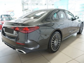 Mercedes Klasa E W214 Sedan 2.0 220d 197KM 2025 E Klasa 220 d 4-Matic AMG 2.0 197KM 2025, zdjęcie 3