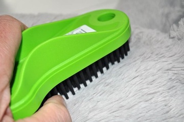 РЕЗИНОВАЯ ЩЕТКА ДЛЯ ЧИСТКИ МЕБЕЛЯ С МЕБЕЛЬНОЙ ОБИВКИ И АВТОКОВРОВ