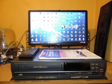 Magnetowid VHS JVC HR-D540EG VPT-TOP Ready z pilotem uszkodzony