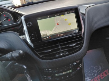 Peugeot 2008 I SUV Facelifting 1.2 PureTech 110KM 2017 Peugeot 2008 Automat Navi Klimatronik PDC Alu 1.2 Benzyna 110KM, zdjęcie 20