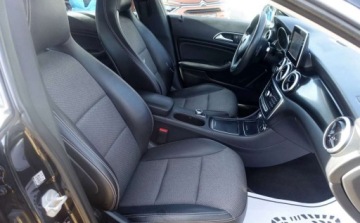 Mercedes CLA C117 Shooting Brake Facelifting 1.5 180 d 109KM 2017 Mercedes-Benz CLA 180d 109KM Automat Lopatki Zero korozji Navi Skora 1.5, zdjęcie 11