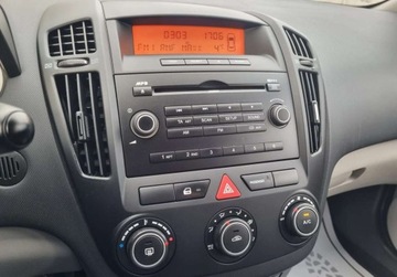 Kia Ceed I Hatchback 5d Facelifting 1.4 DOHC 109KM 2011 Kia Ceed Lift SLICZNA 1.4 Benzyna BOGATA WERSJA Oryginal WYJATKOWA 2011r S, zdjęcie 17