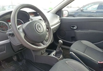 Renault Clio III Hatchback 5d 1.2 i 16V 75KM 2010 Renault Clio Renault Clio 1.1 Benzyna 75KM, zdjęcie 6