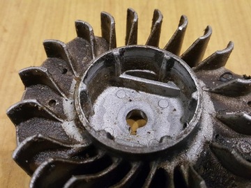 STIHL 020 MS 200 T МАГНИТНОЕ КОЛЕСО